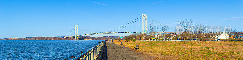 verrazano - narrow Bridge, Promenade, Belt Parkway和纽约港，纽约市，美国。
